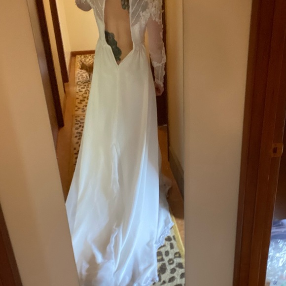 Vintage lace wedding gown - Picture 7 of 9